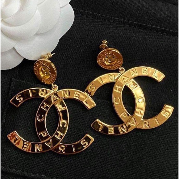 ❌SOLD❌Authentic Chanel large gold CC Dangle earrings. BNIB full set - Picture 1 of 2